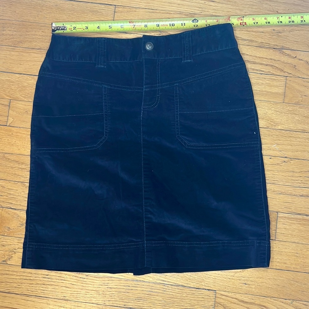 Athleta black velvet velour skirt Size 6